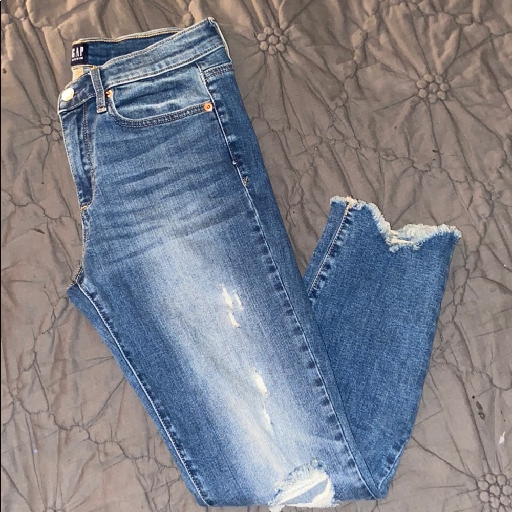 Distressed skinny Jean